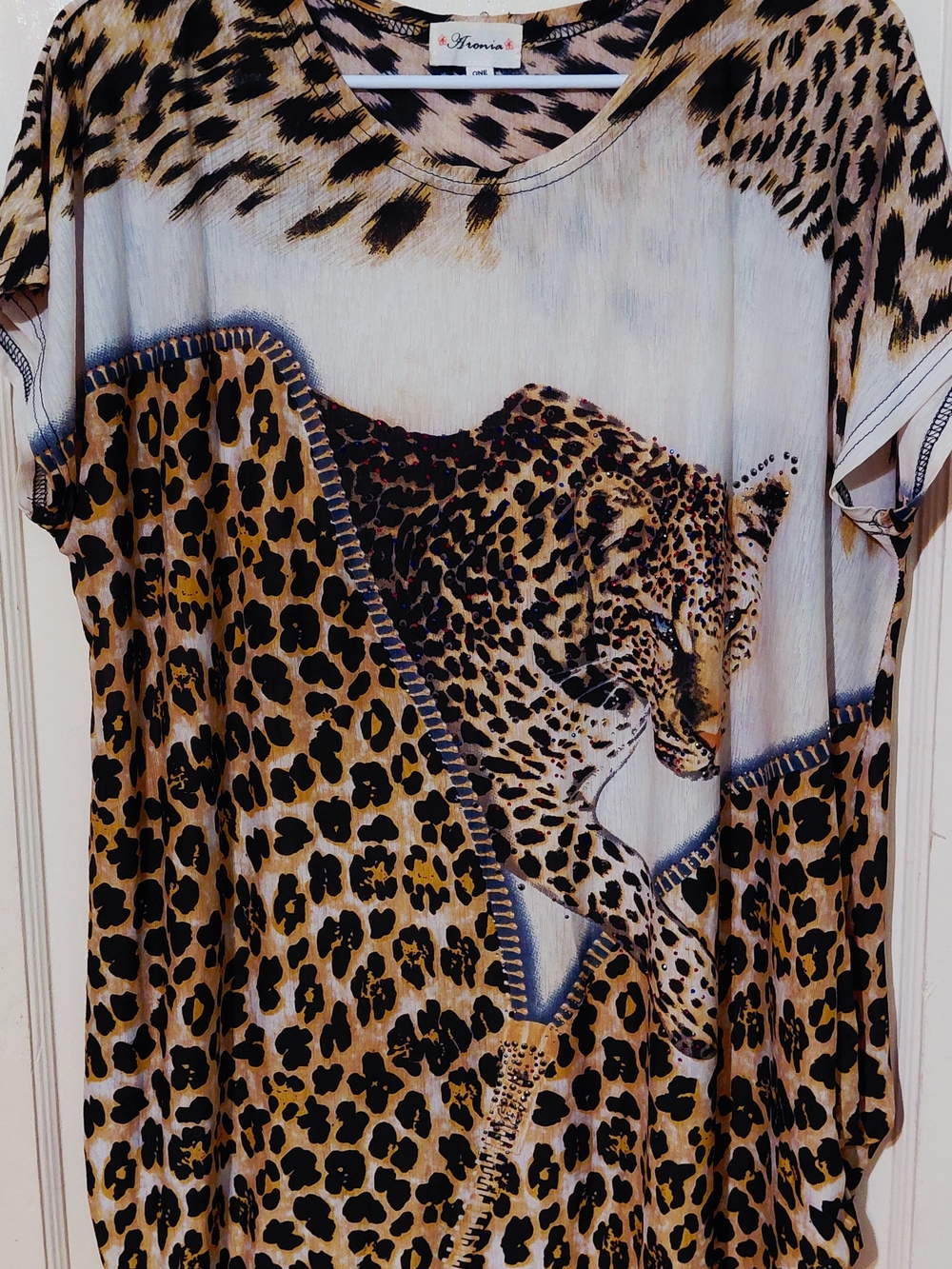 Aronia Leopard Print Short Sleeve Tee in Brown and Black